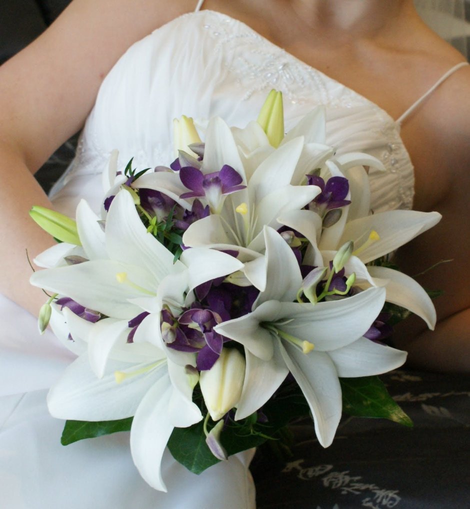 Свадебный букет из лилий
