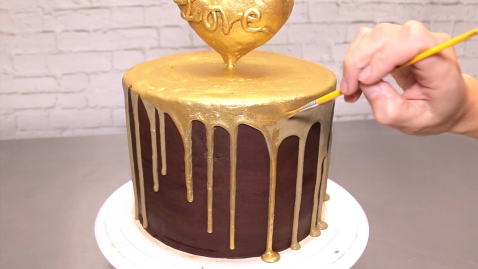 Золотой кандурин на торте