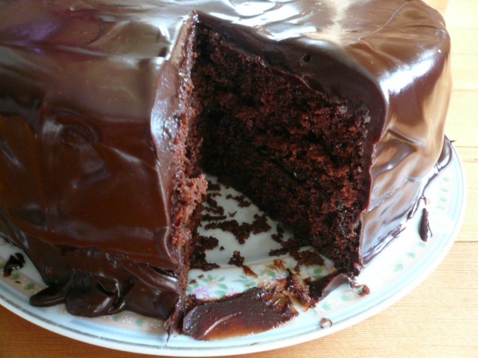 Шоколадный торт на кипятке с вишней