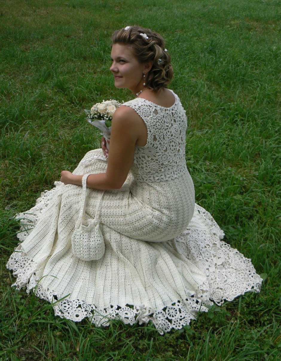 Невеста в вязаном платье