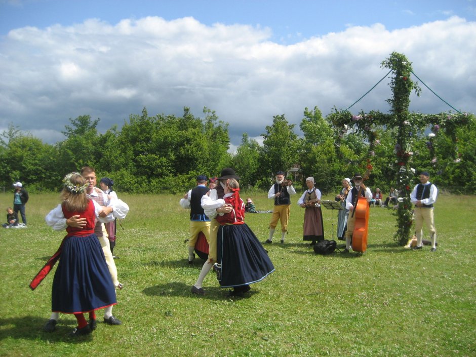 Мидсоммар шведские традиции