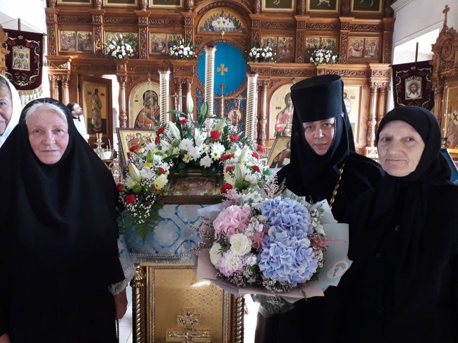 Сестры женского монастыря в Ростове Великом