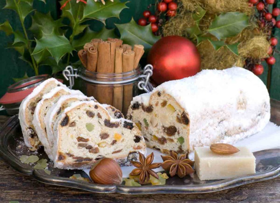 Рождественский кекс с сухофруктами штоллен