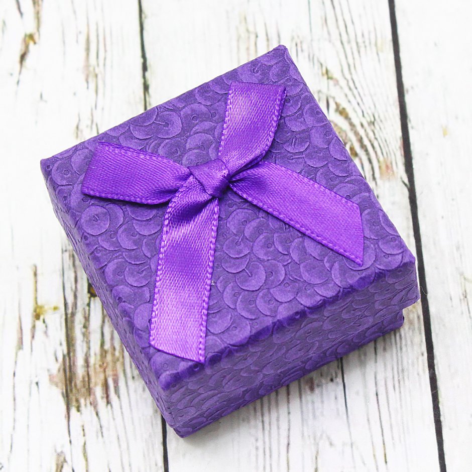Подарок фиолетовый