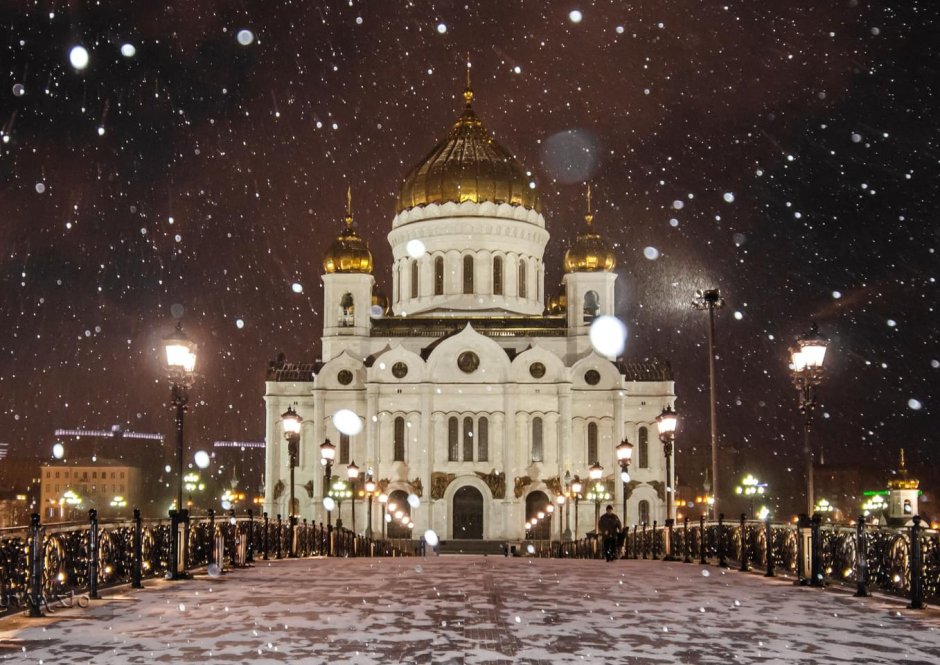 Храм Христа Спасителя зимой