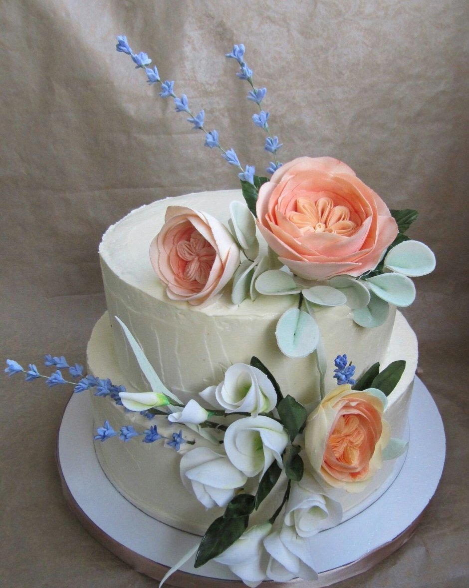 Украшение торта сахарными цветами
