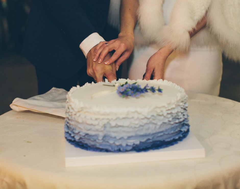Свадебный торт одноярусный синий