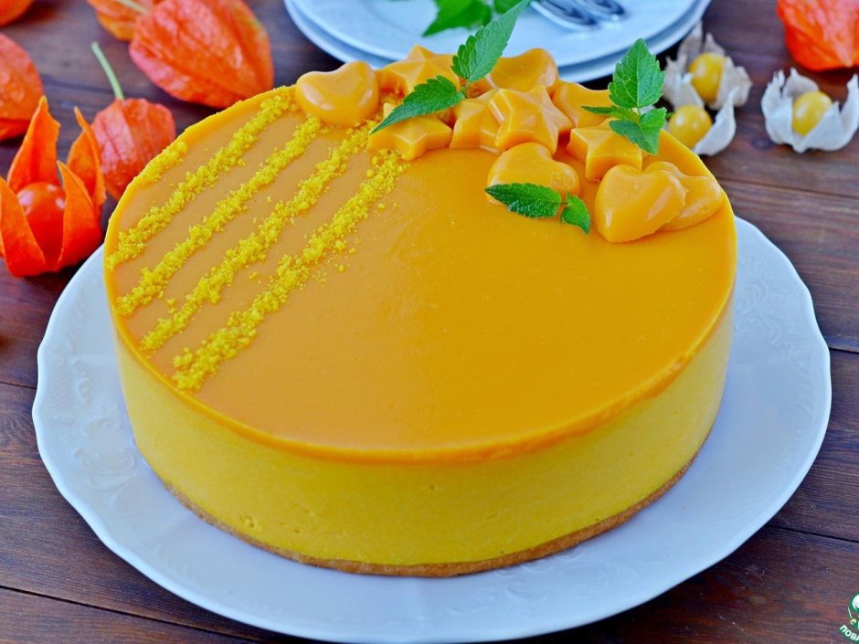 Жёлтый торт с манго