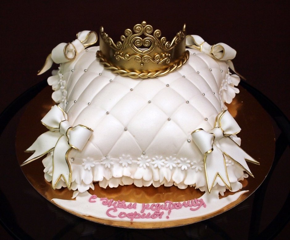 Прямоугольный торт с короной