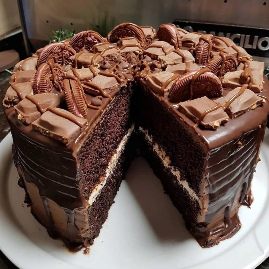 Гигантский шоколадный торт