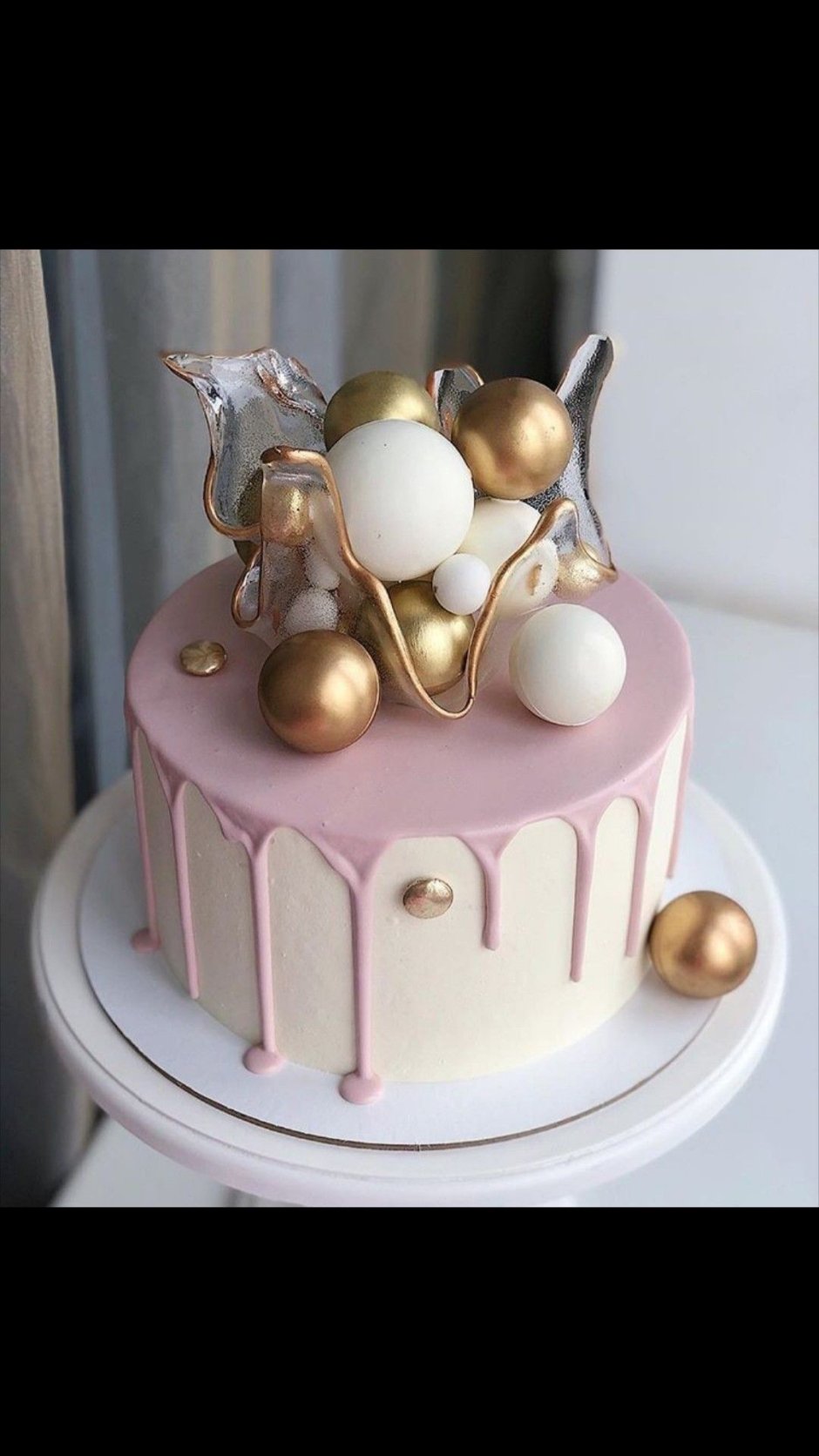 Свадебный торт с шоколадными шариками