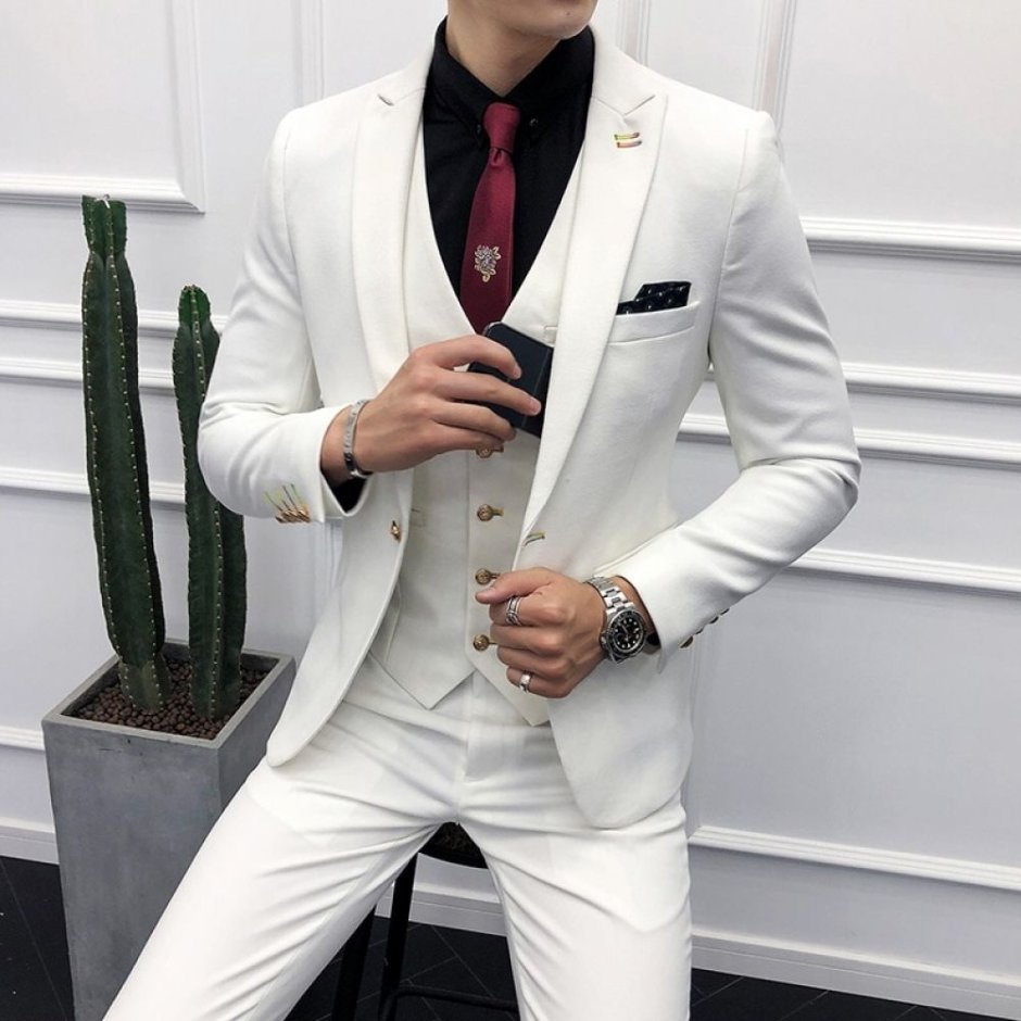 Белый классический костюм мужской