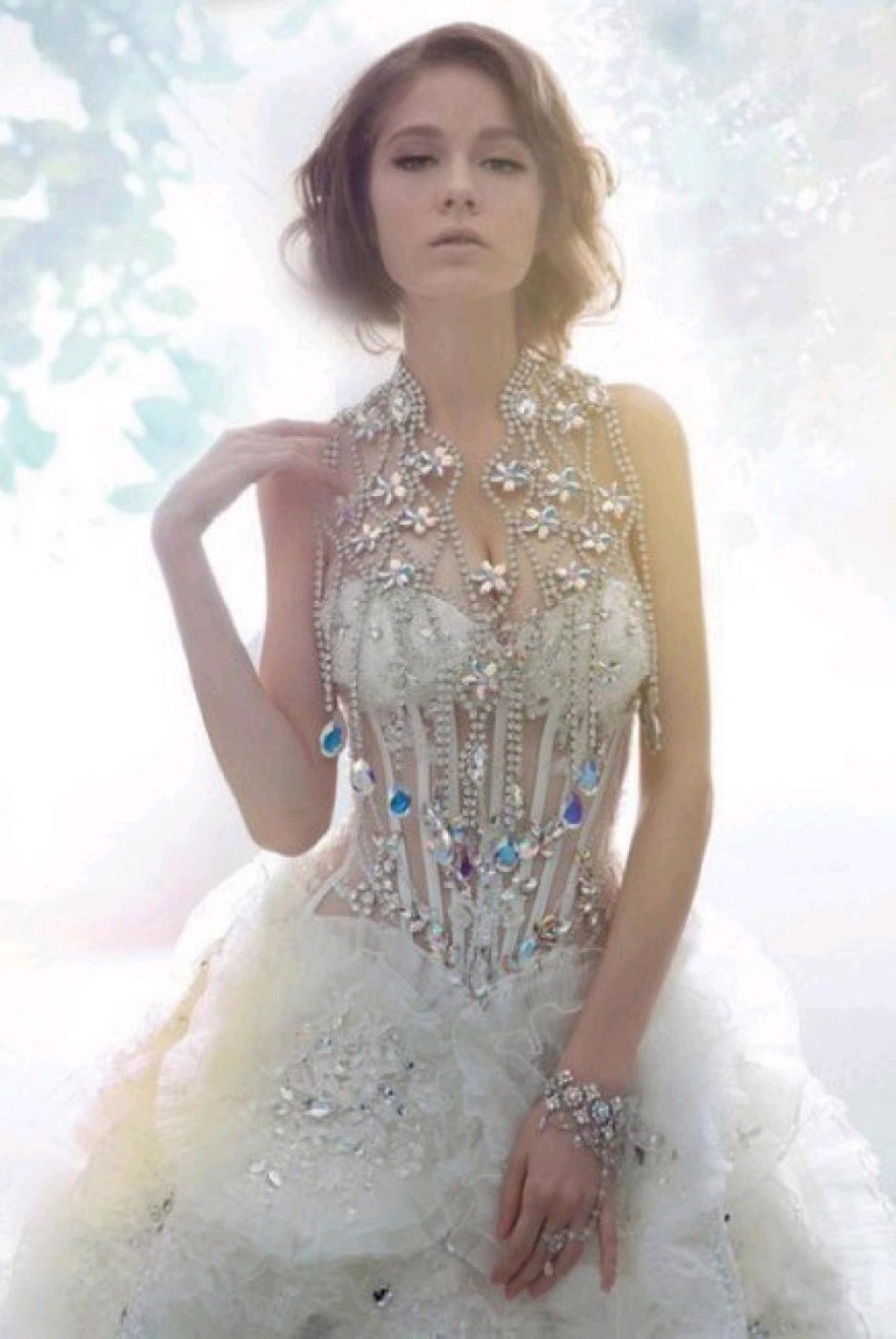 Свадебное платье с кристаллами
