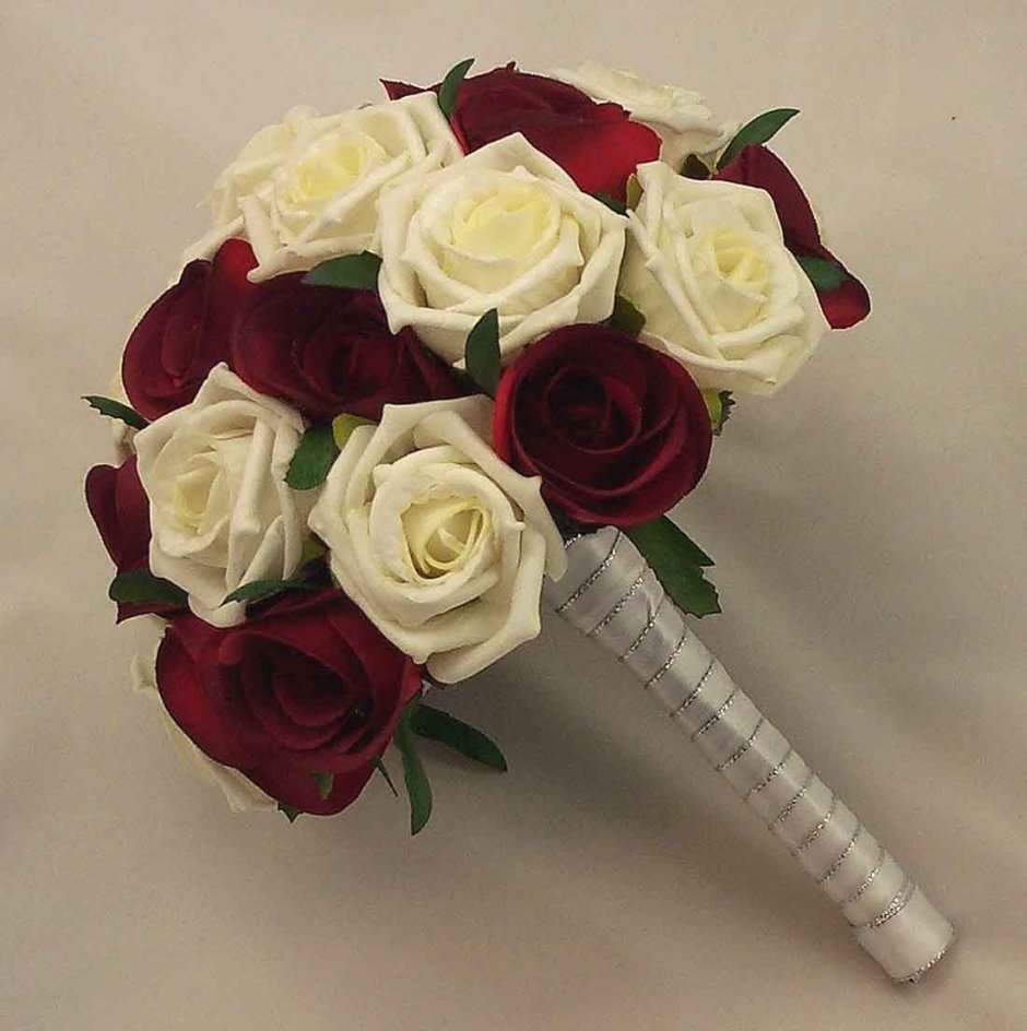 Букет невесты розы и альстромерии