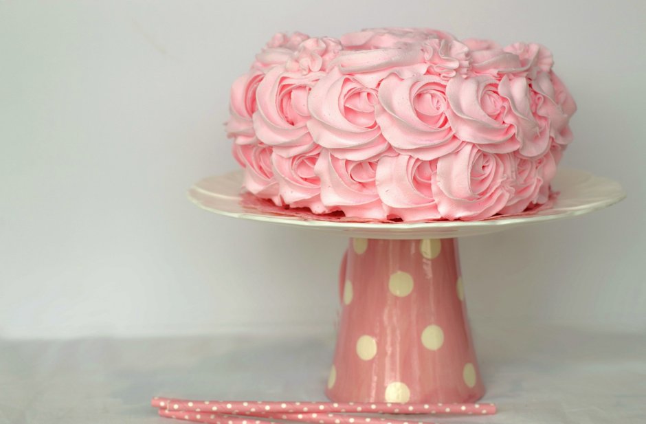 Торт кремовый розовый