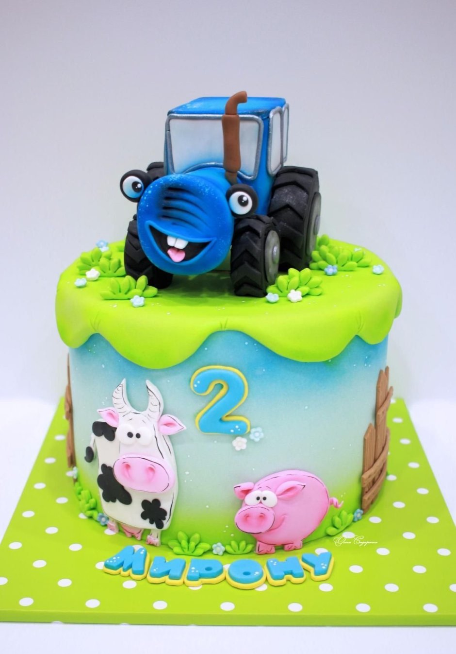 Торт медовик с синим трактором
