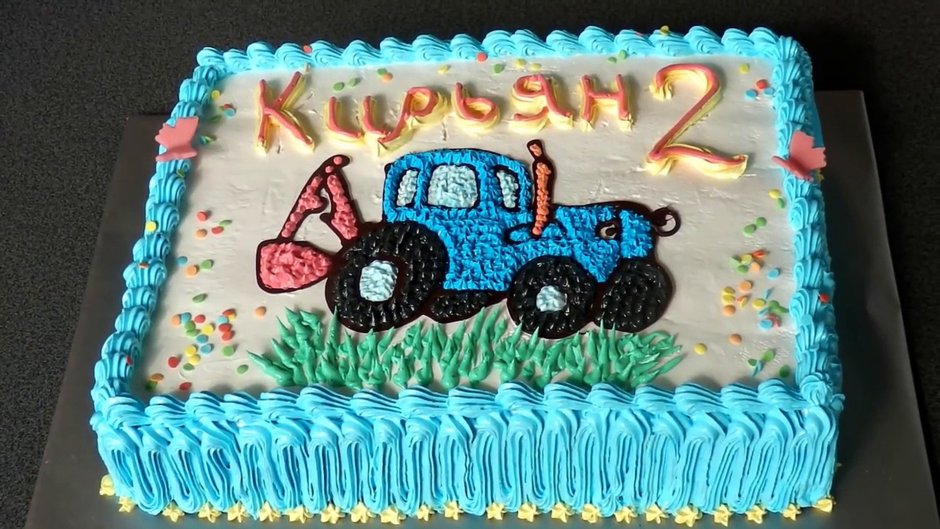 Торт синий трактор с ягодами