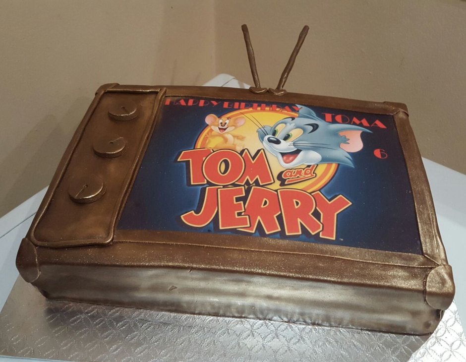 Торт в виде Тома и Джерри