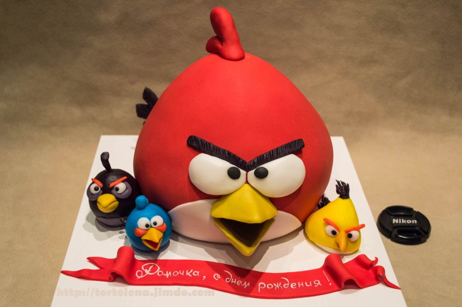 Торт Angry Birds красный