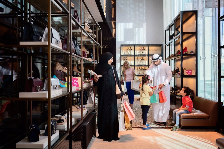 Арабская женщина на шоппинге