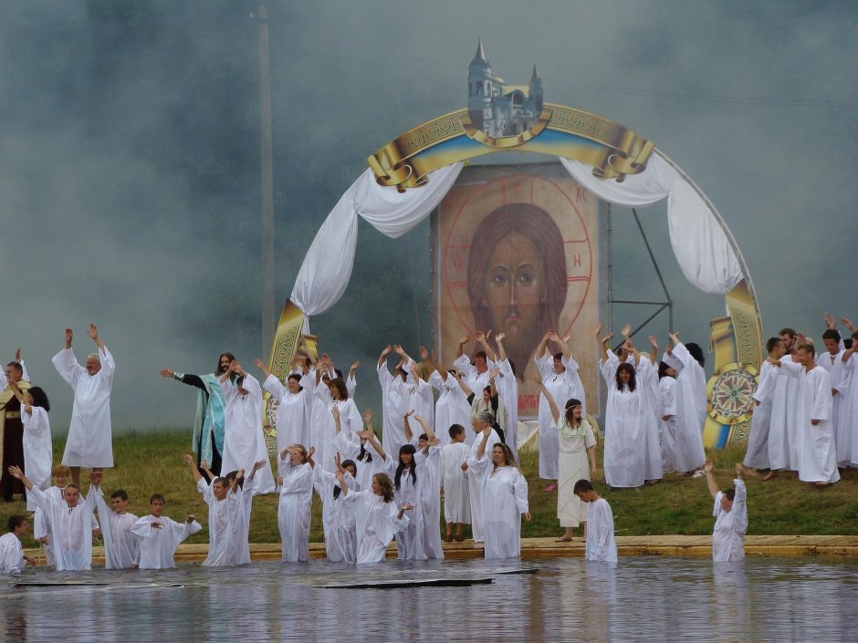 Патриарх крещение Руси литургия