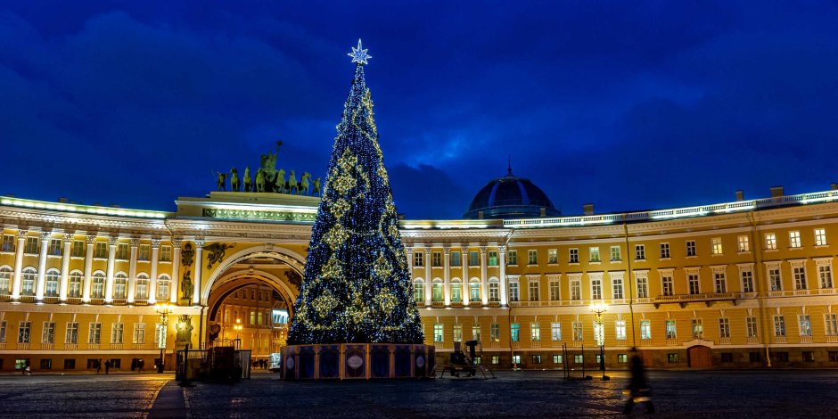 Дворцовая площадь в Санкт-Петербурге елка