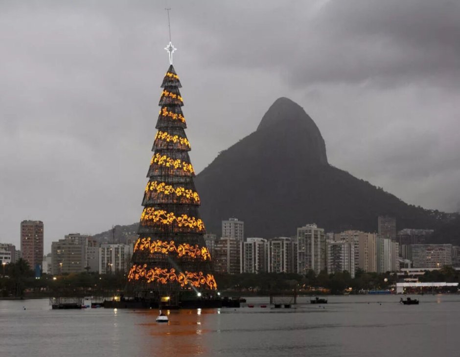 Новогодняя елка в Рио де Жанейро