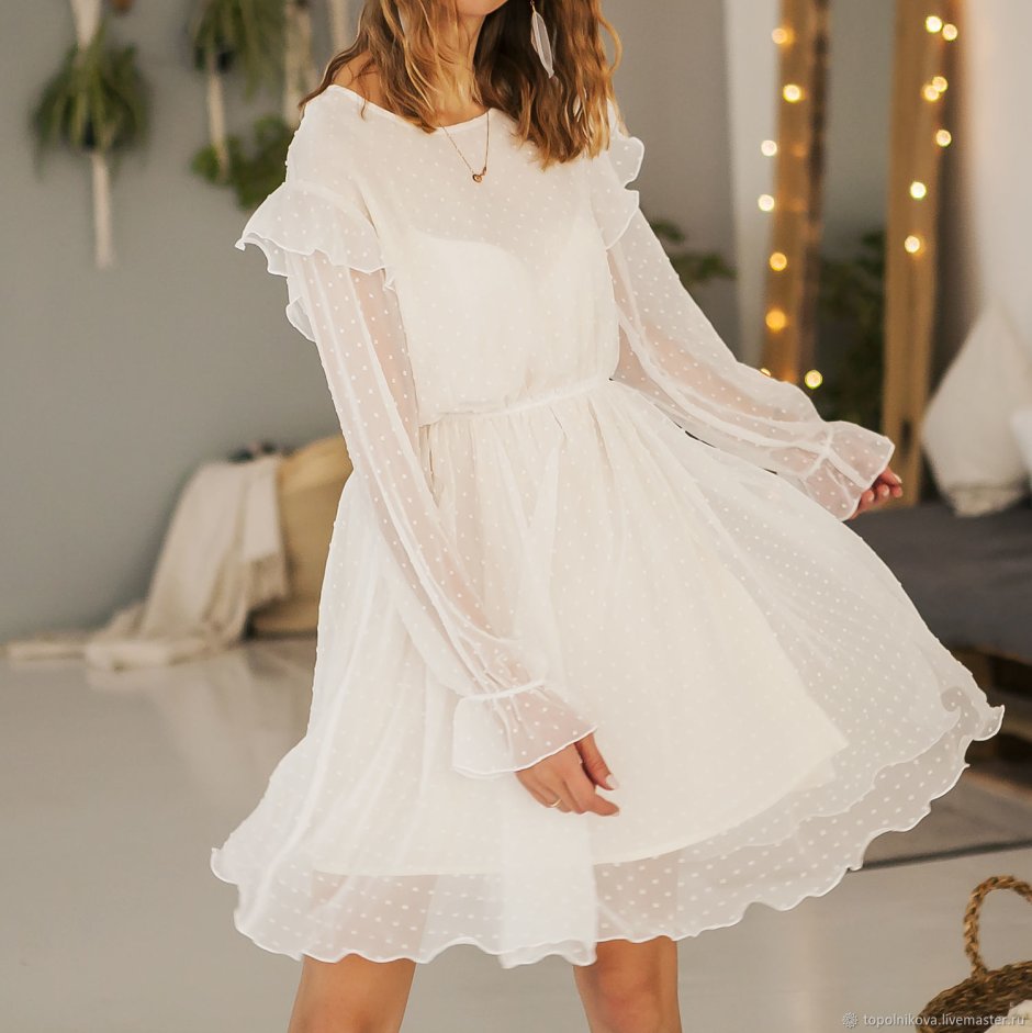 Легкое белое платье