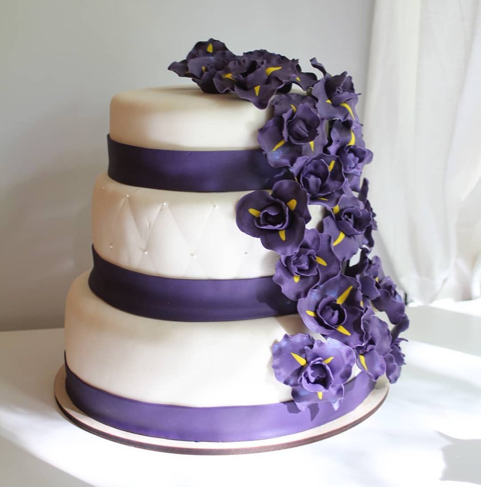 Свадебный торт трехъярусный с мастикой