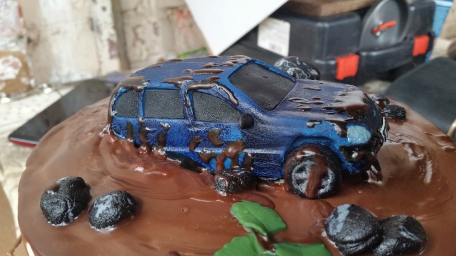 Торт машина в грязи