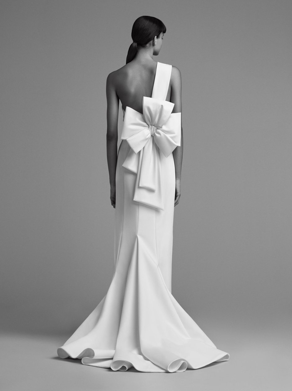 Свадебное платье с бантиком на спине