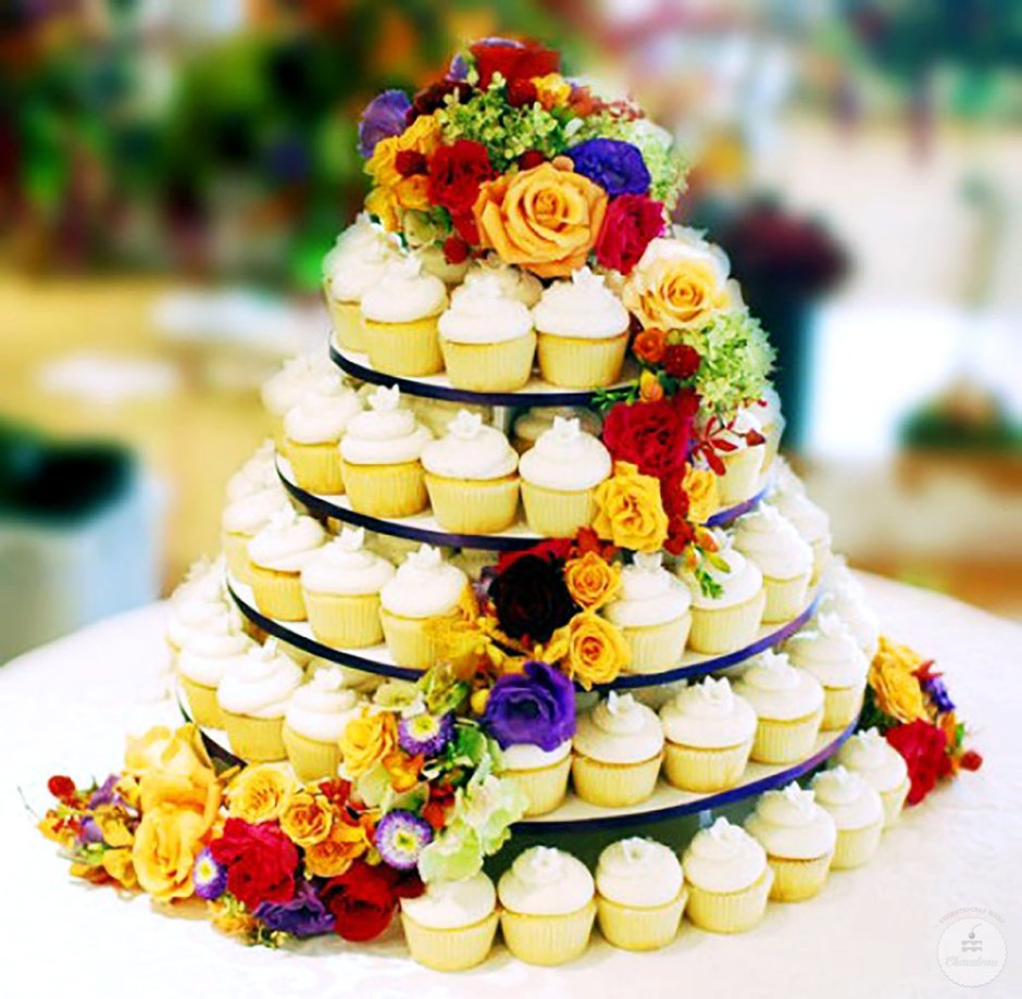 Свадебный торт из пирожных