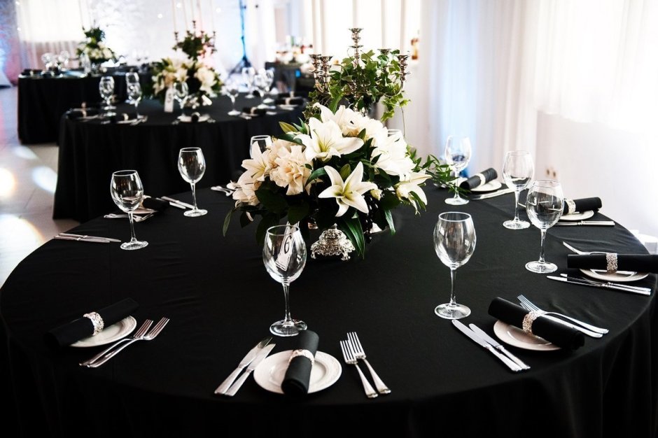 Оформление столов для гостей на свадьбе в минималистическом стиле