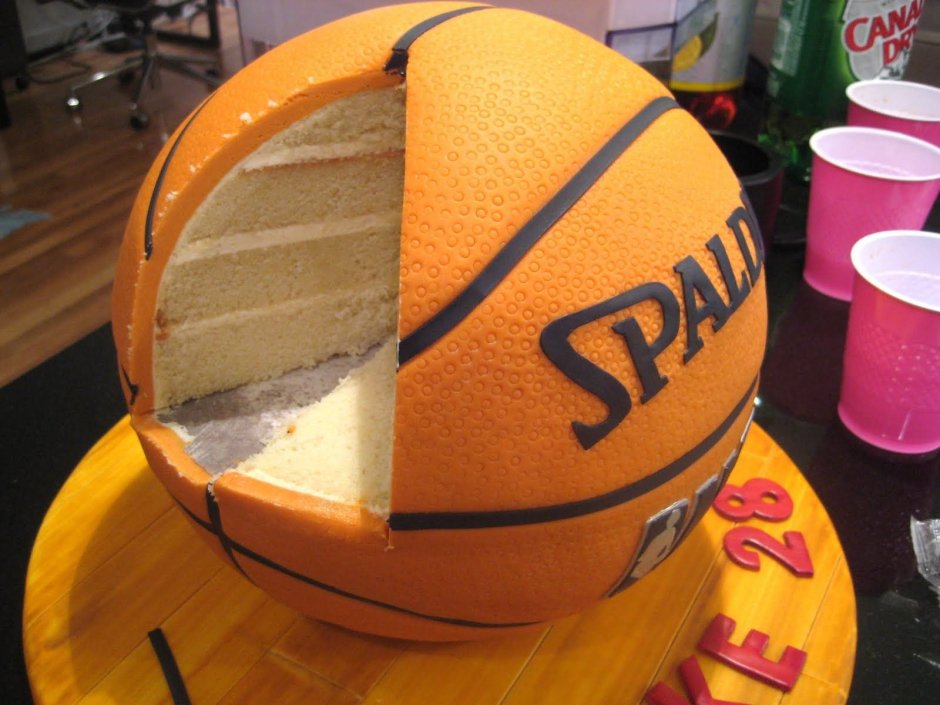 Торт волейбольный мяч из крема