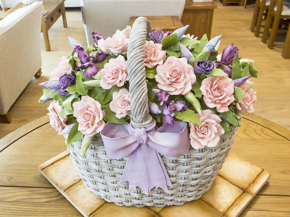 Торт корзинка с цветами розами