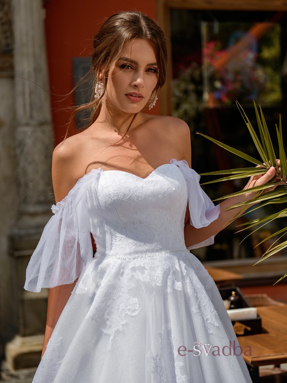 Свадебное платье с плечиками