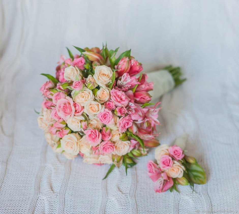 Букет невесты из кустовых роз маленький