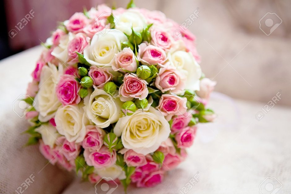 Букет из мелких роз на свадьбу