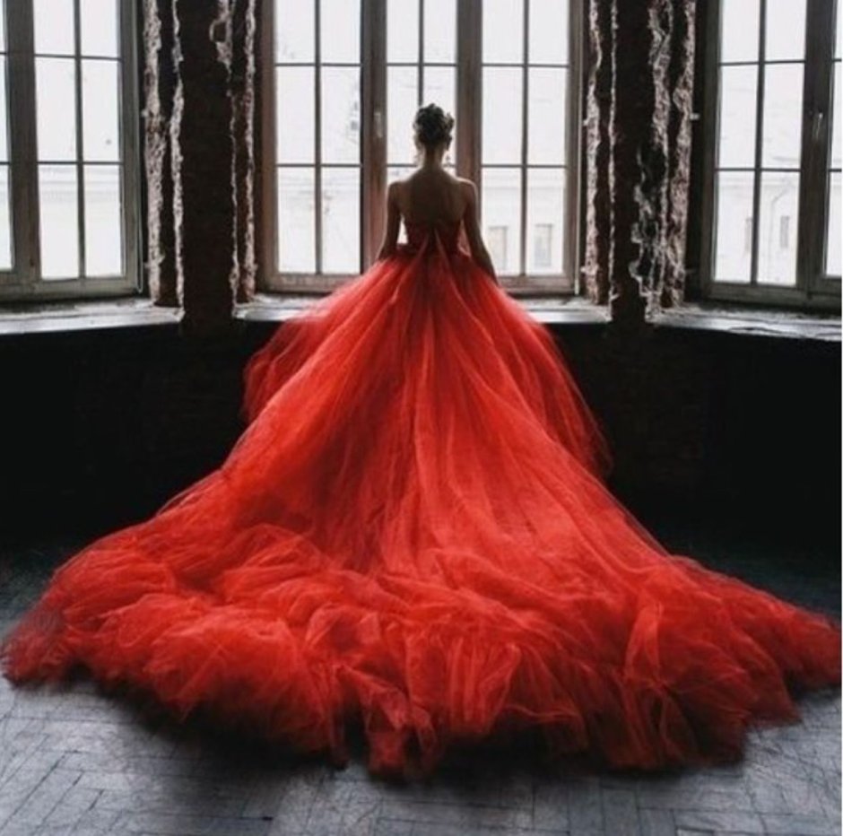 Красное бальное платье для девушки