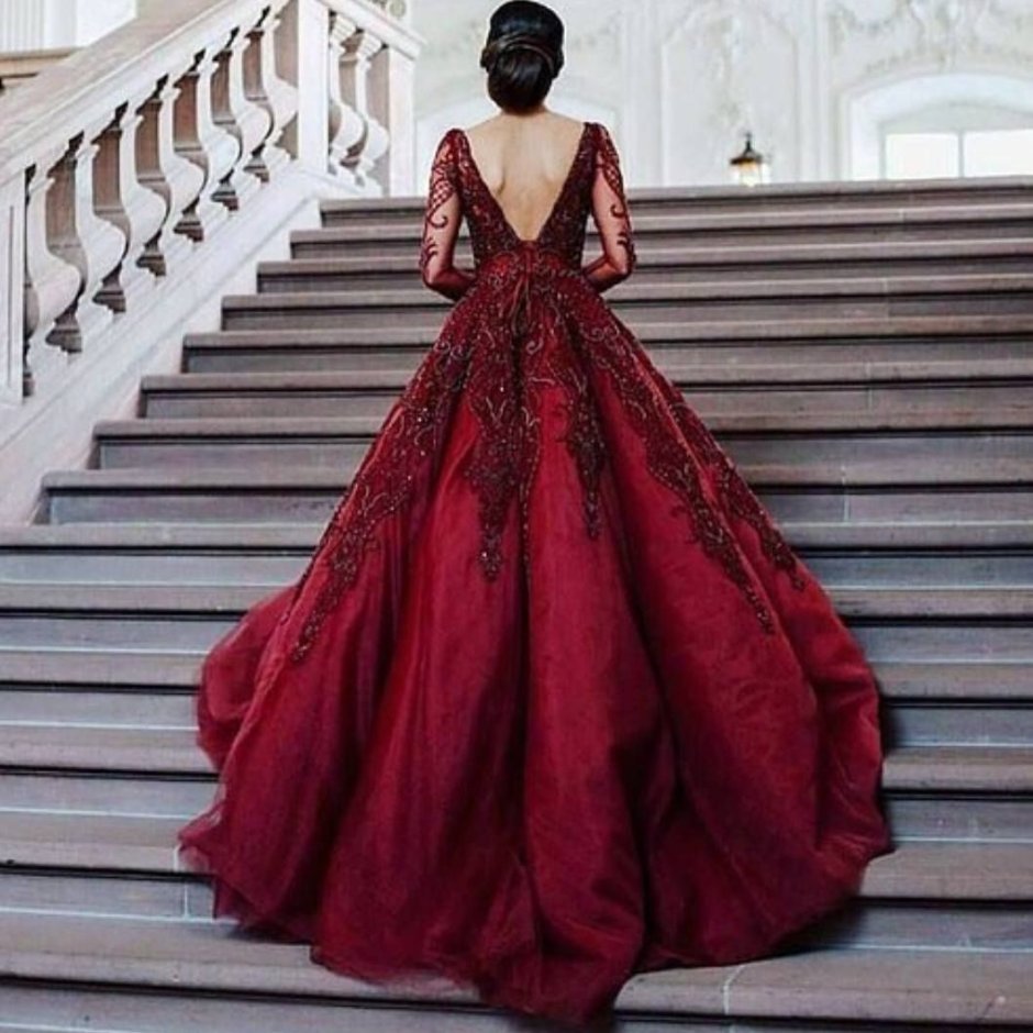 Бордовое свадебное платье