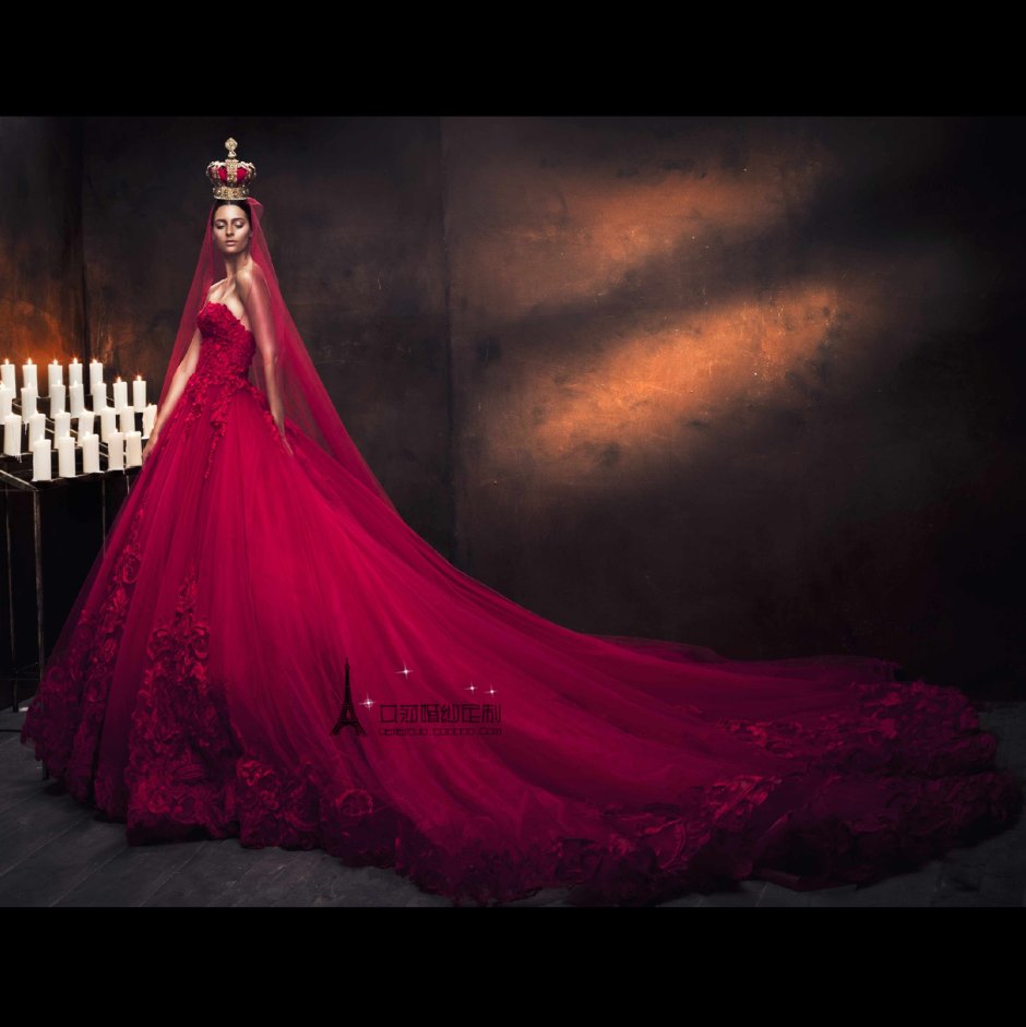 Frida Xhoi Королевские платья красные