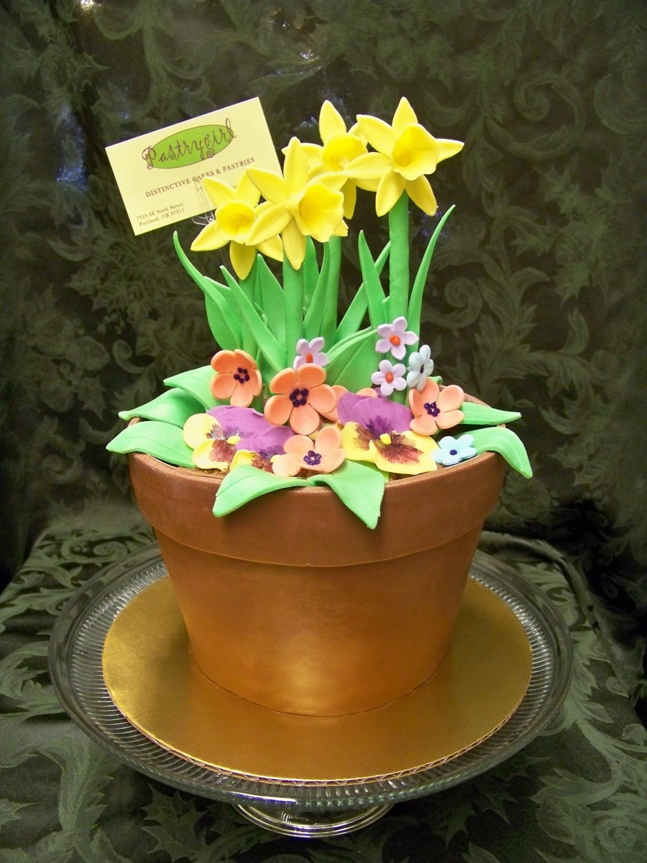 Торт лейка с цветами