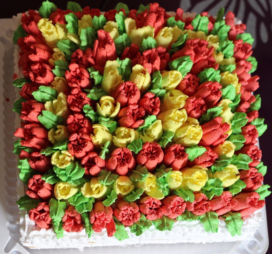 Свадебный торт с тюльпанами из крема