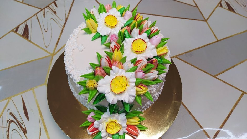 Торт для мамы с цветами из крема