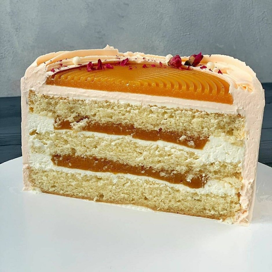 Бисквитный торт с абрикосовым конфи