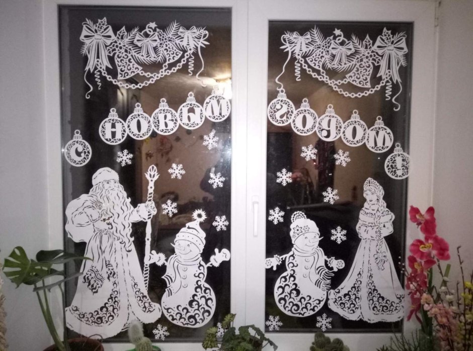 Новогодние украшения на окн