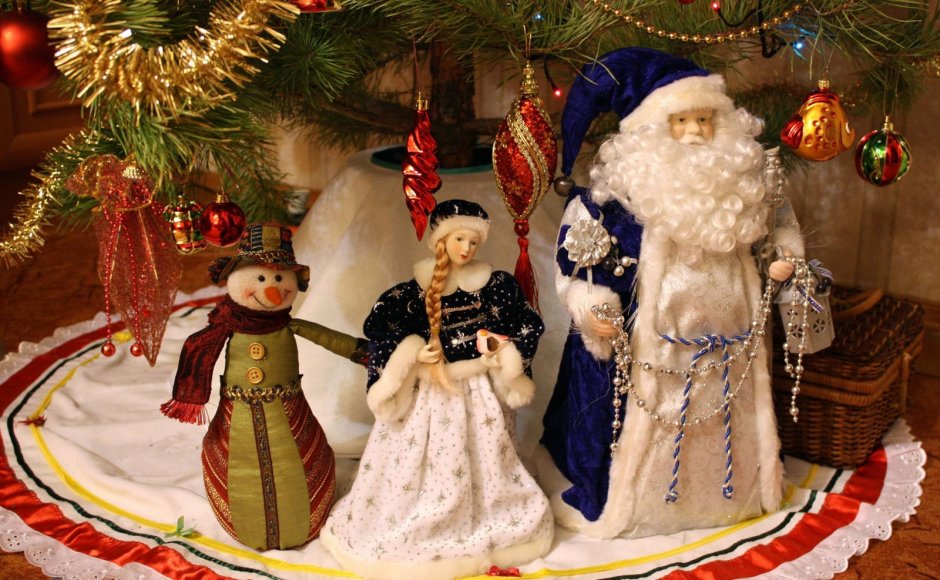 Новогодняя елка с дедом Морозом и Снегурочкой