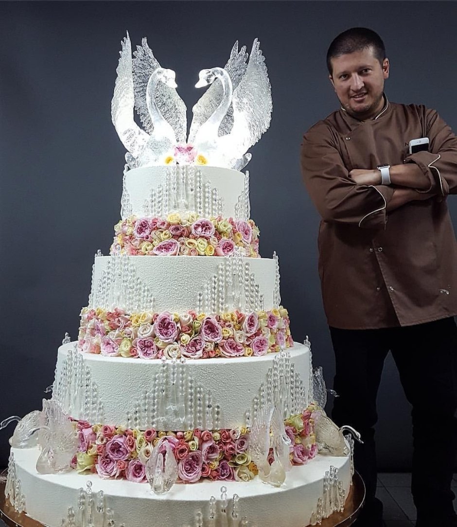 Свадебный торт в виде замка