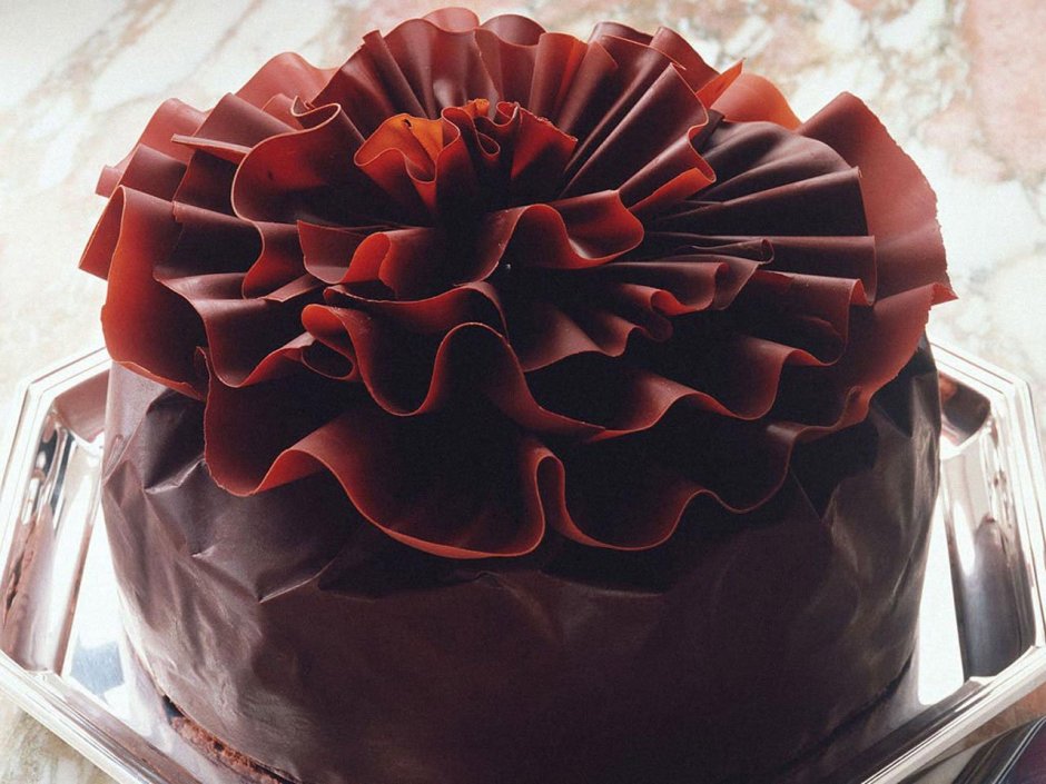 Цветы из пластичного шоколада для торта
