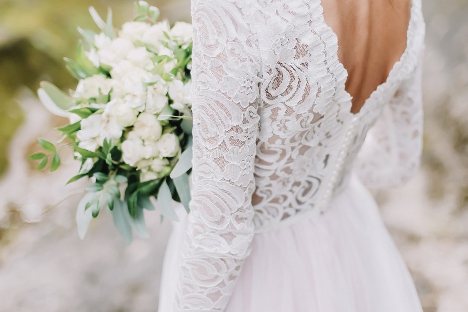 Свадебное платье белого цвета